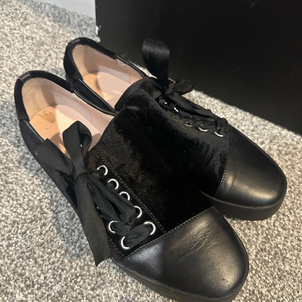 Bowtie sneakers